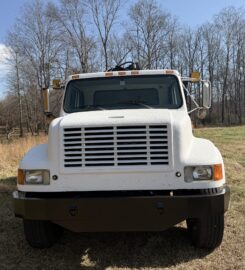 2002 International 4700 w/Side Ride GRT Auger